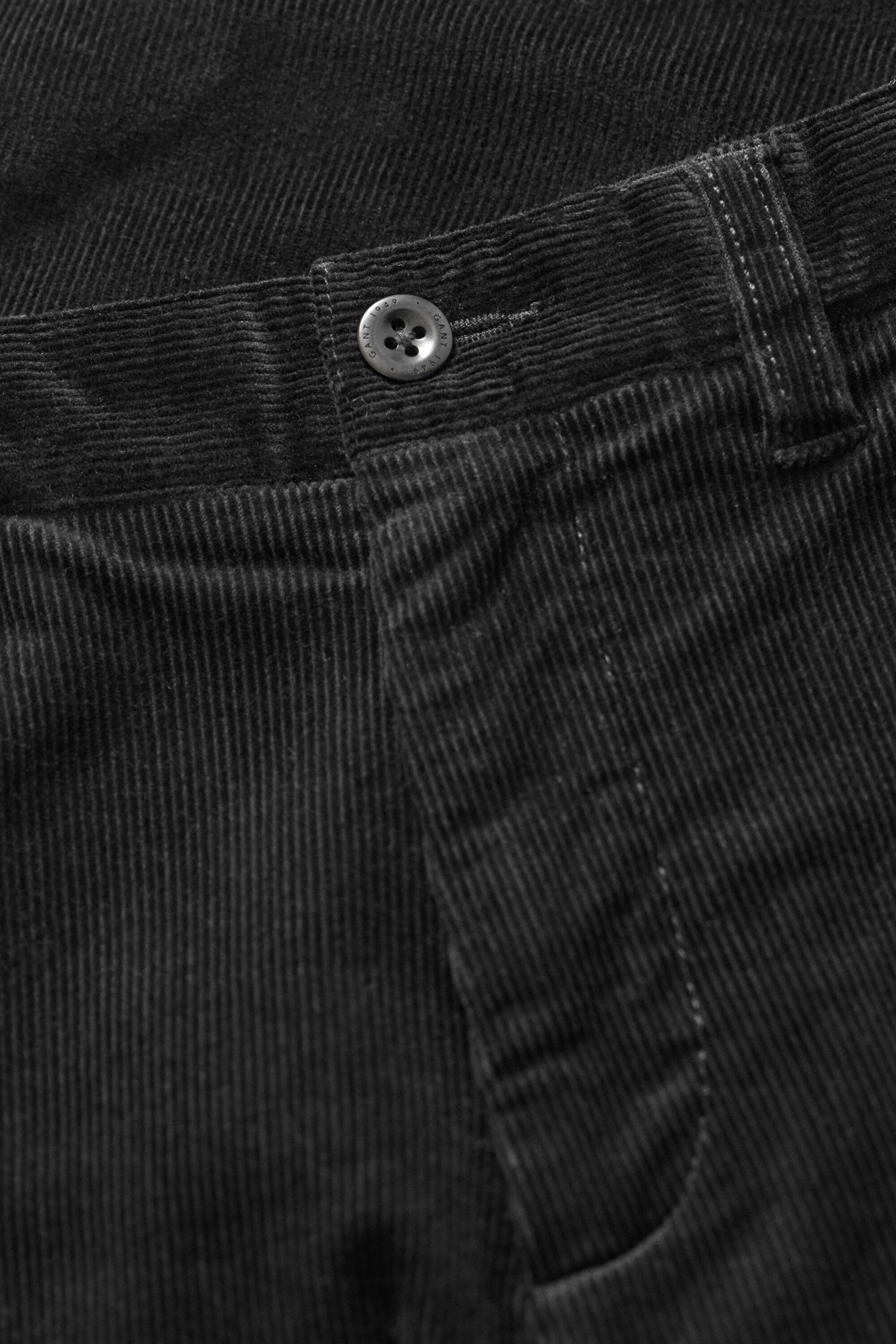 Pantalon chino slim en velours côtelé