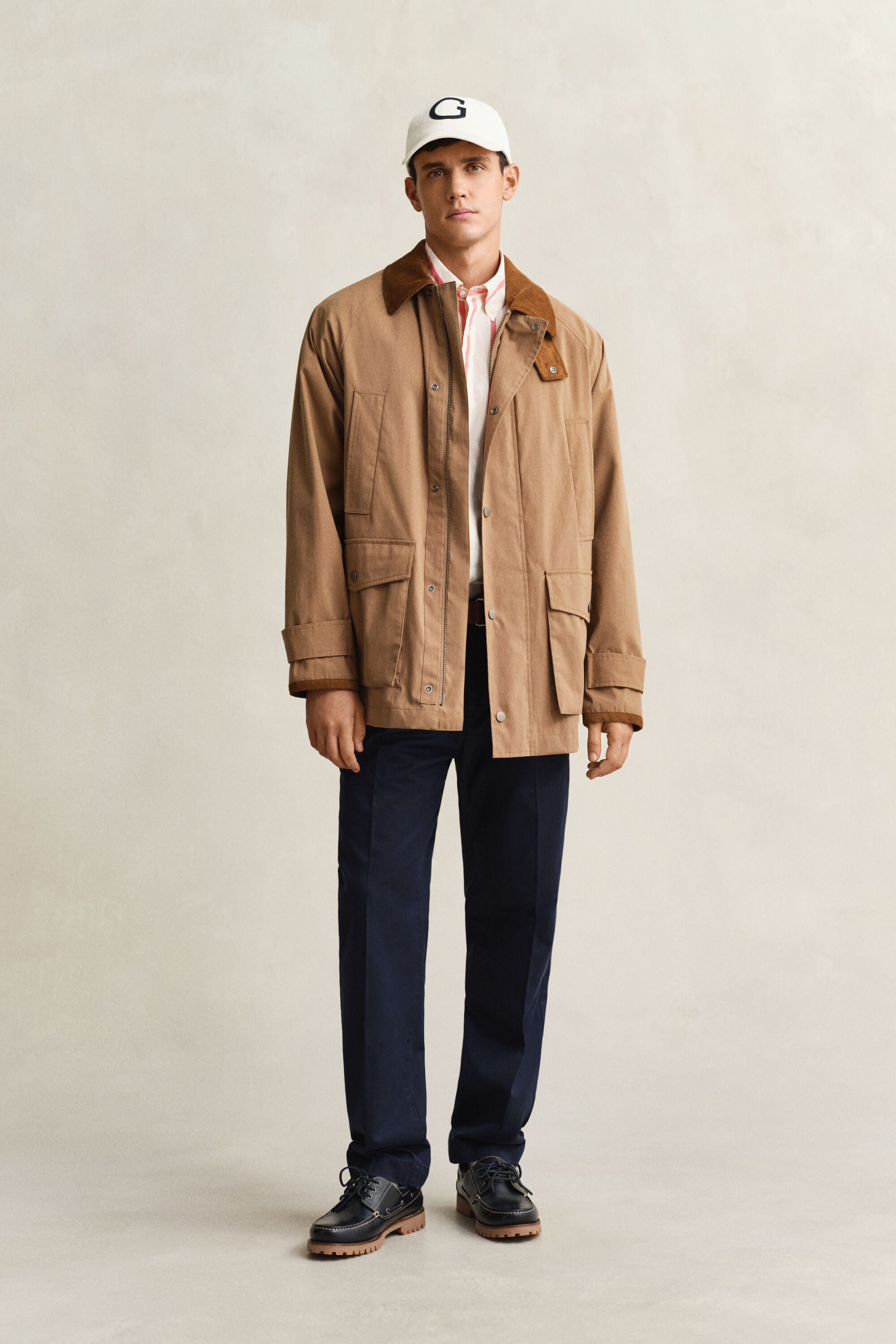 Pantalon chino coupe regular en sergé de coton