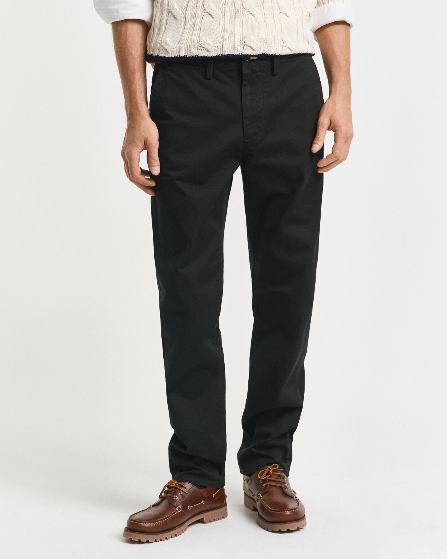 Pantalon chino coupe regular en sergé