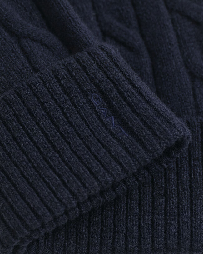 Bonnet en maille de laine à torsades