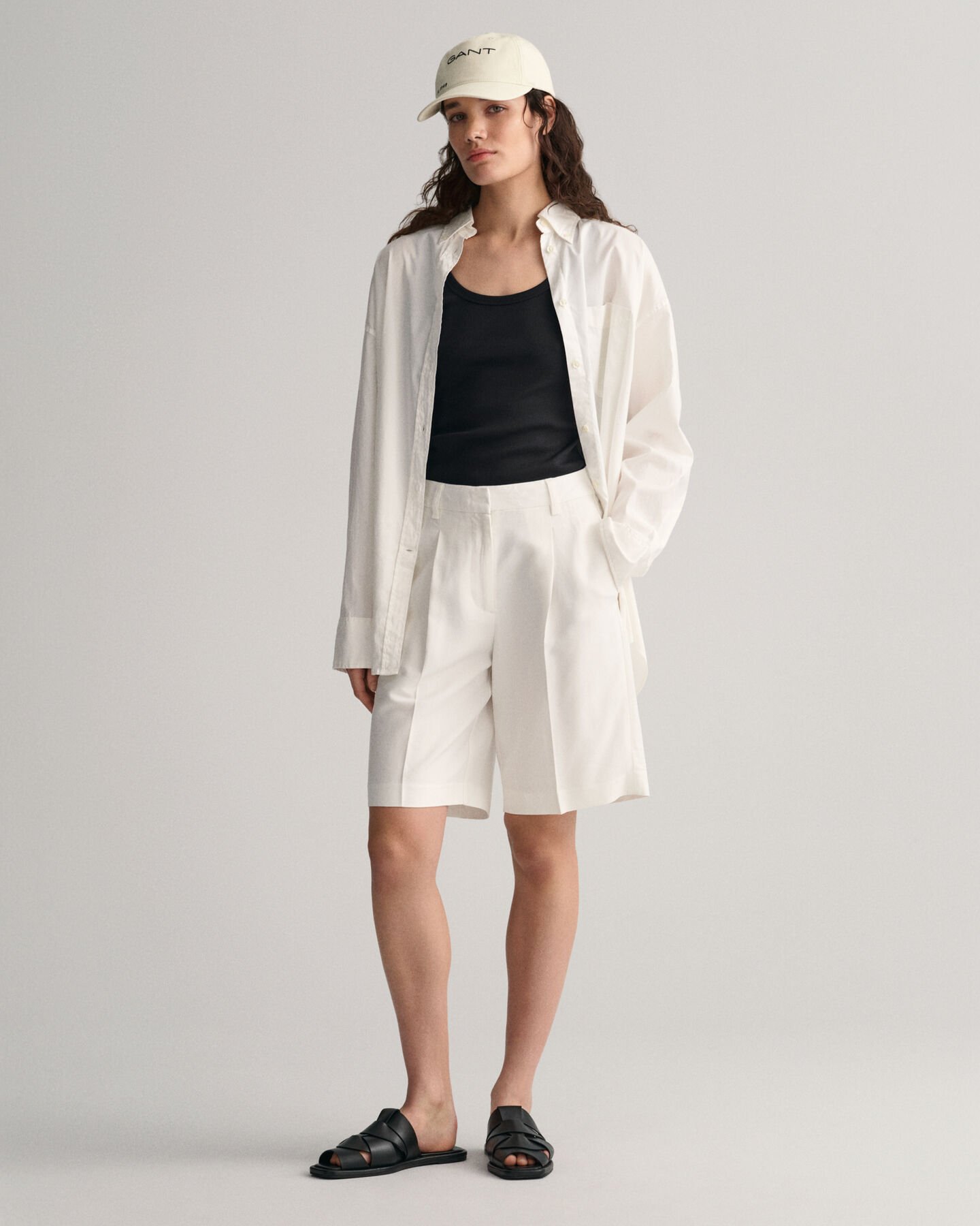 Short relaxed fit pliss&eacute;