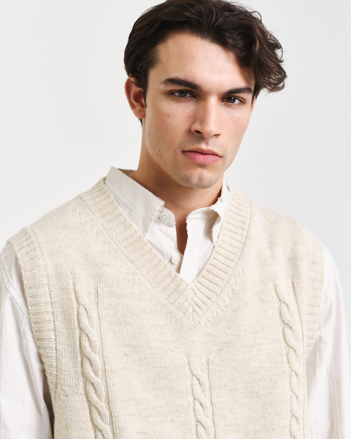 Veste sans manches col V sans manches en maille torsadée