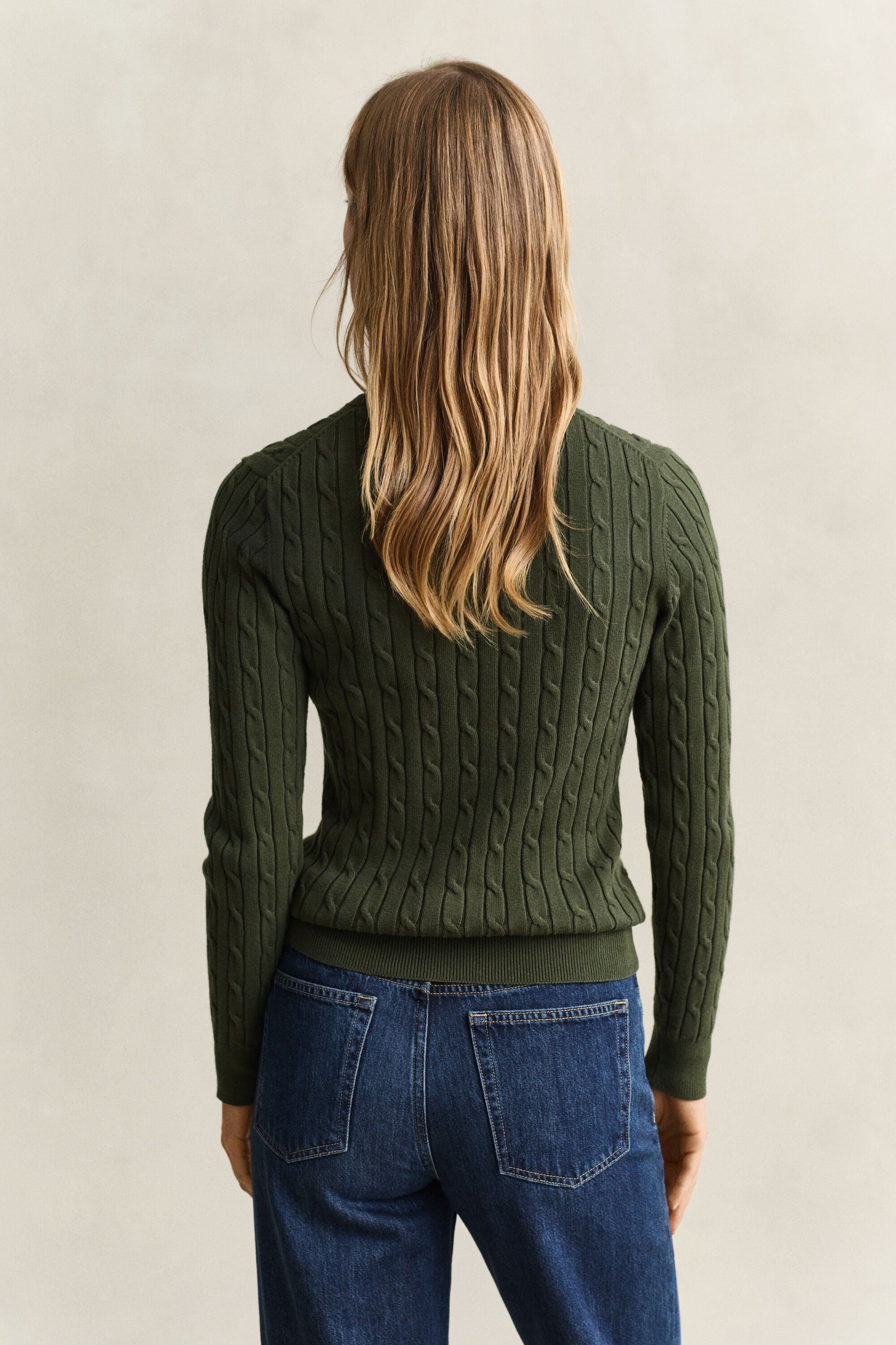 Pull en maille torsadée classique