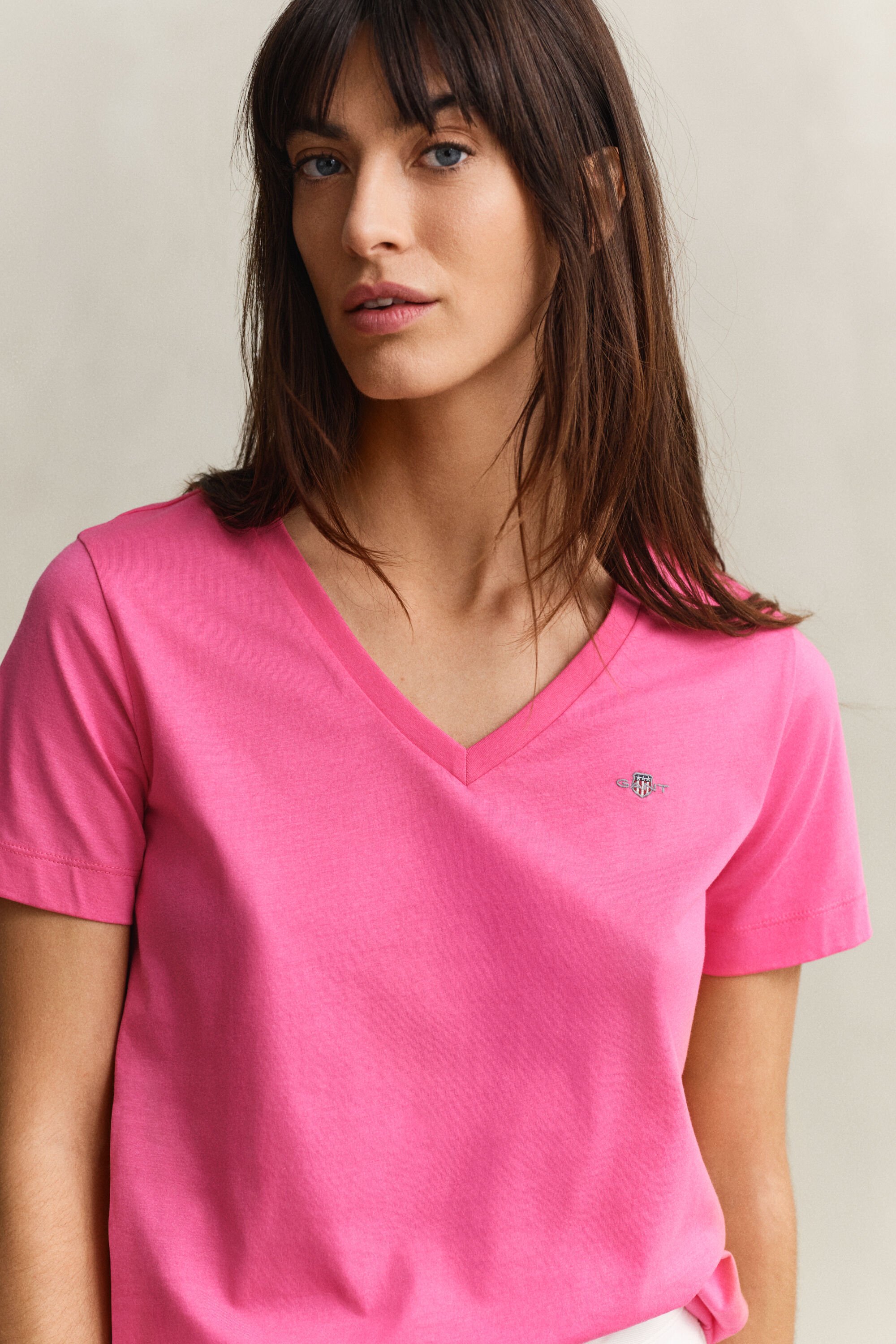 T-shirt col V Shield