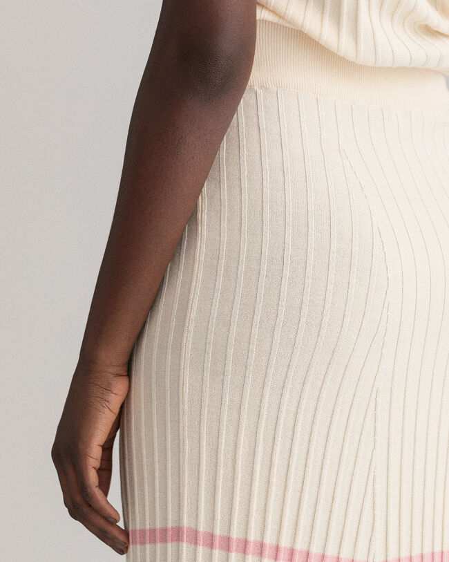 Jupe en maille c&ocirc;tel&eacute;e &agrave; rayures