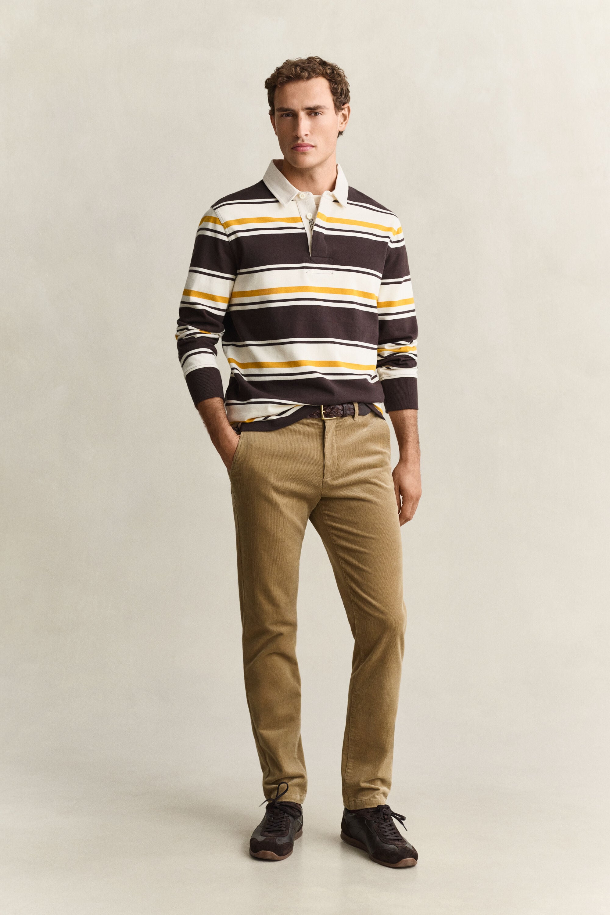 Pantalon chino slim en velours côtelé