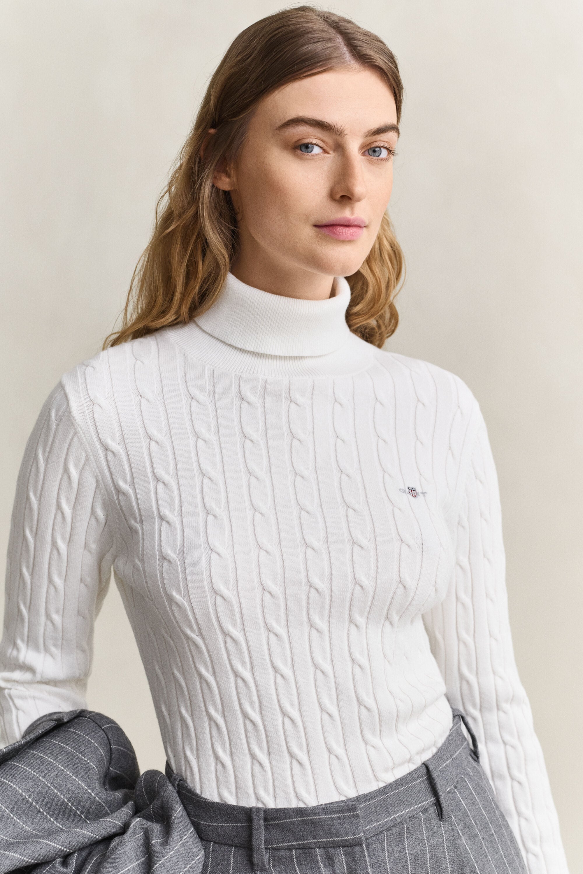 Pull col roulé en maille de coton stretch à torsades
