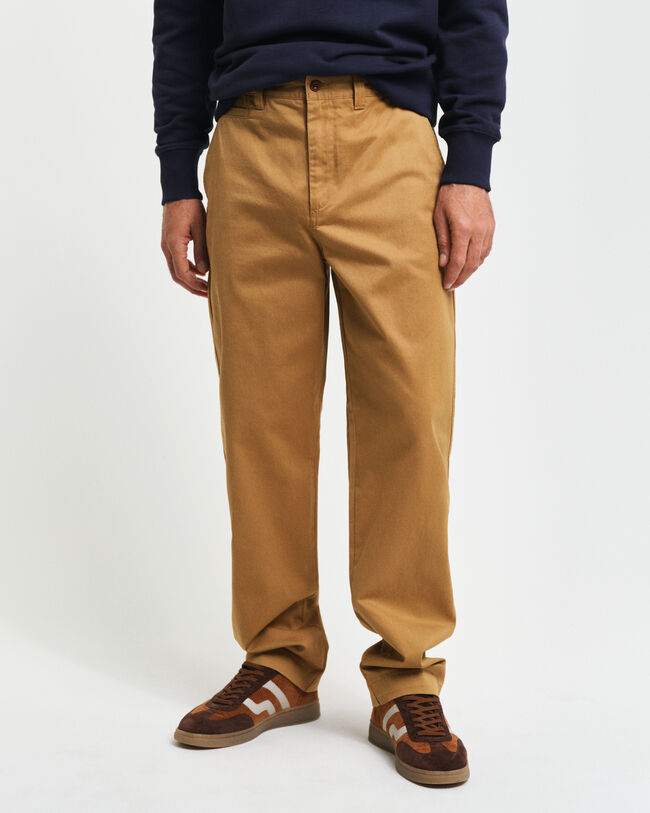 Pantalon chino regular fit en coton bross&eacute;