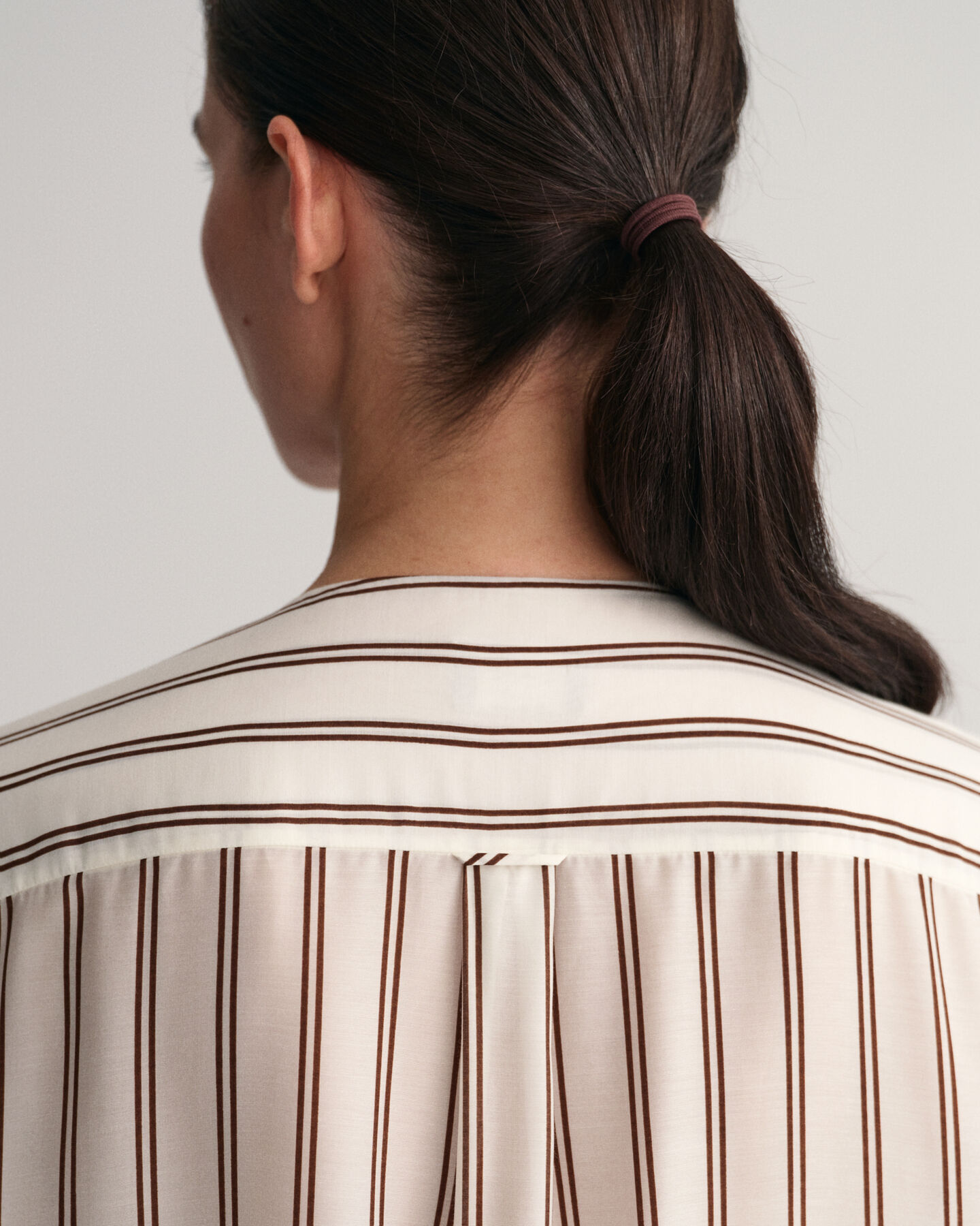 Caftan col V à rayures