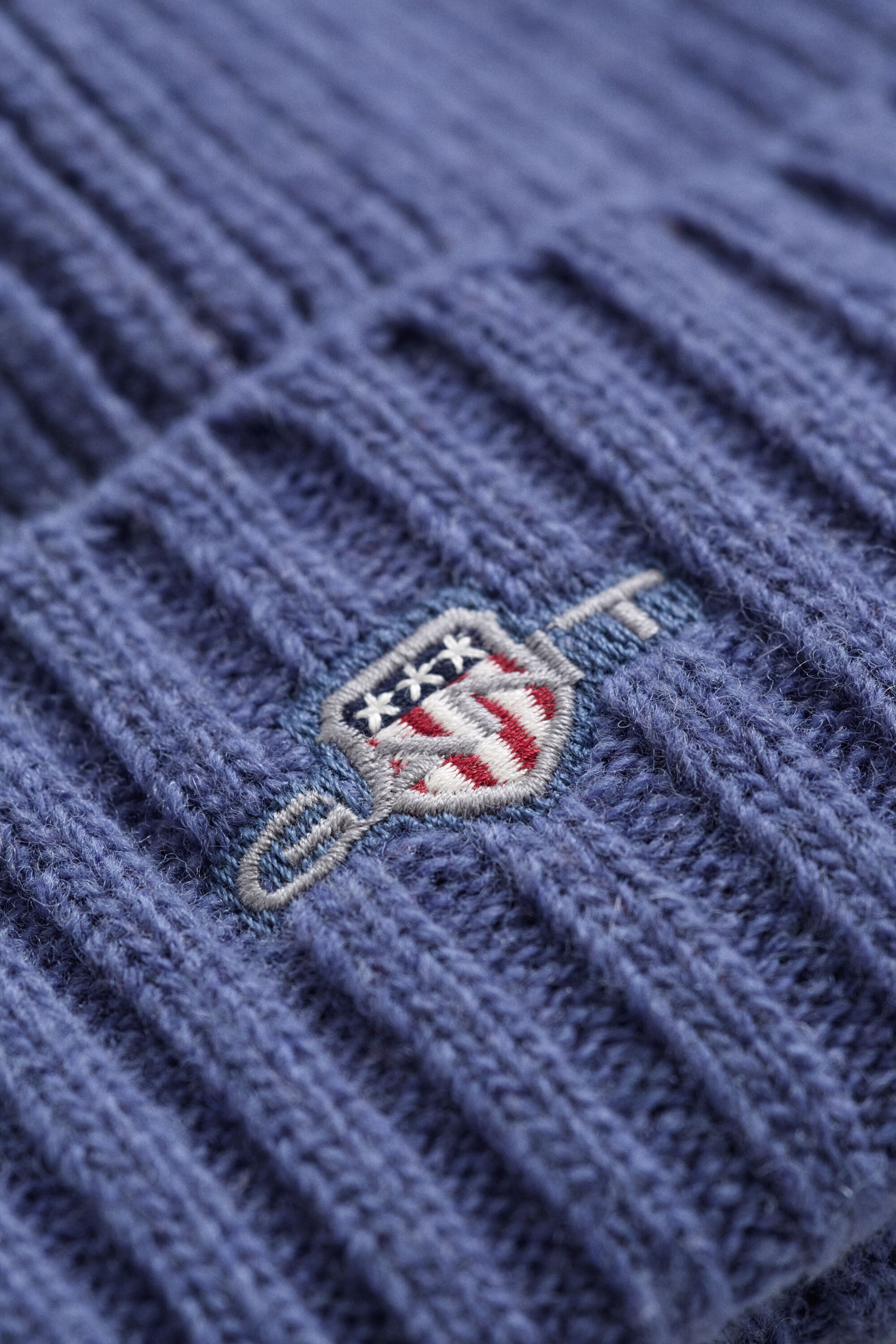 Bonnet en laine avec écusson
