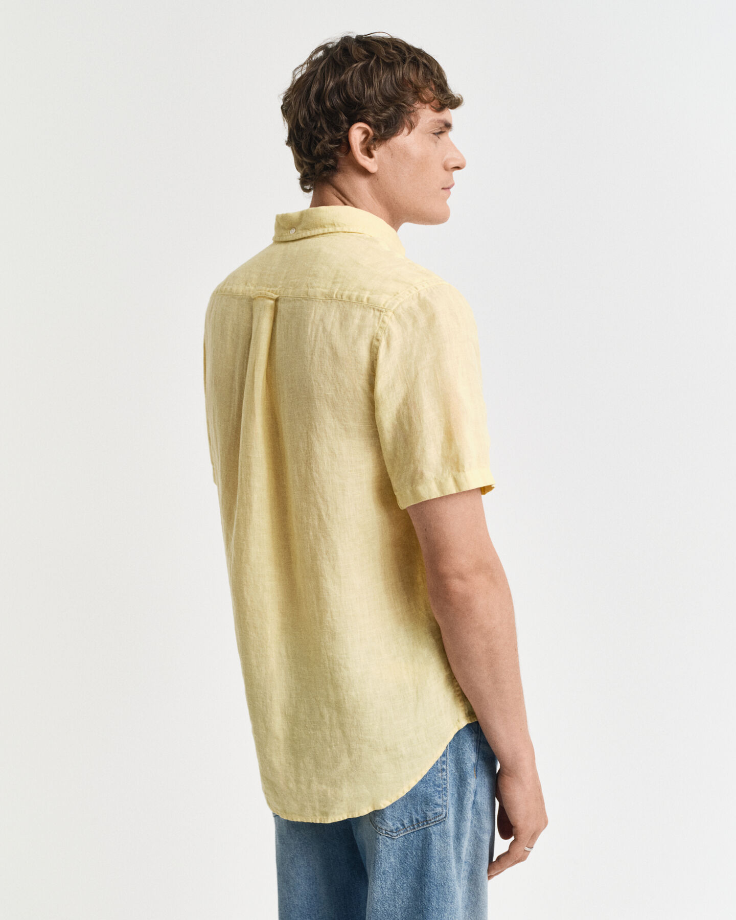 Chemise regular fit en lin teint en pièce à manches courtes