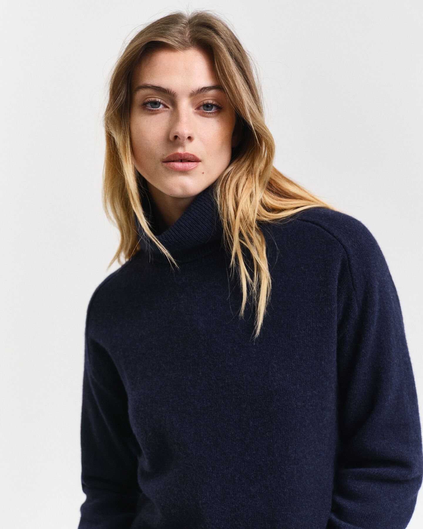 Pull col roulé avec finitions à chevrons