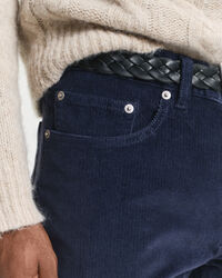 Jean regular fit en velours côtelé