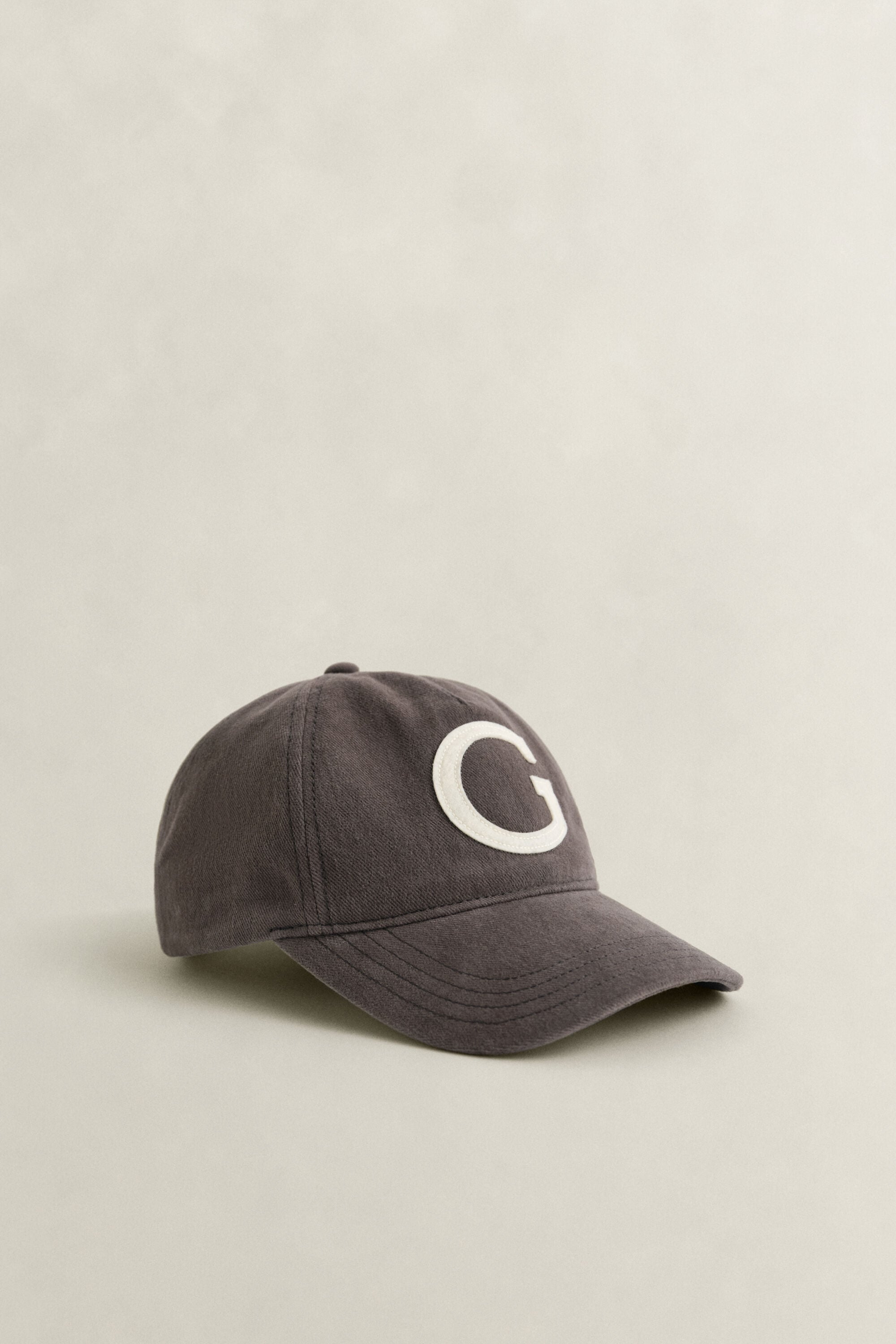 Casquette en moleskine avec écusson G