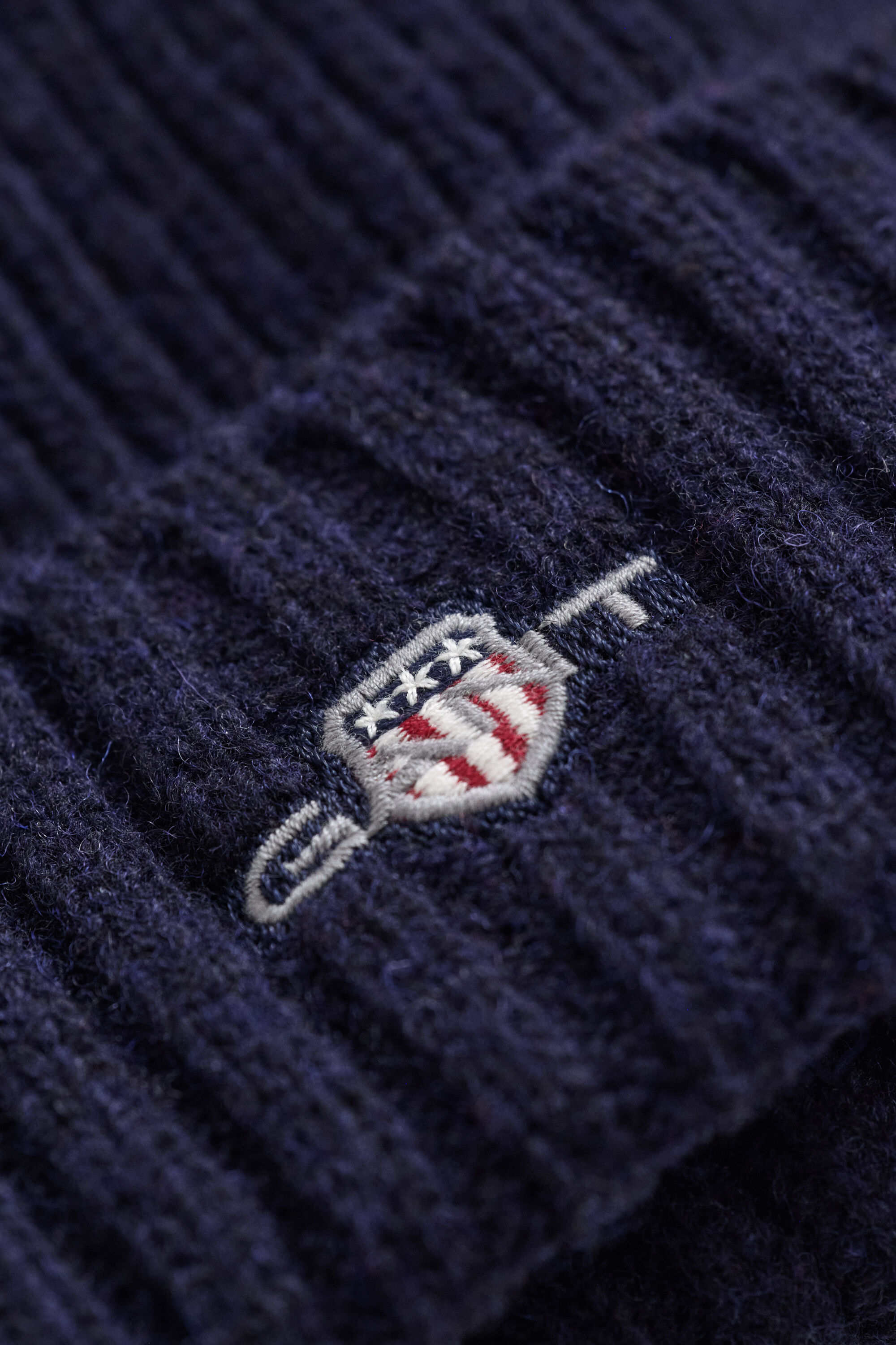 Bonnet en laine avec écusson