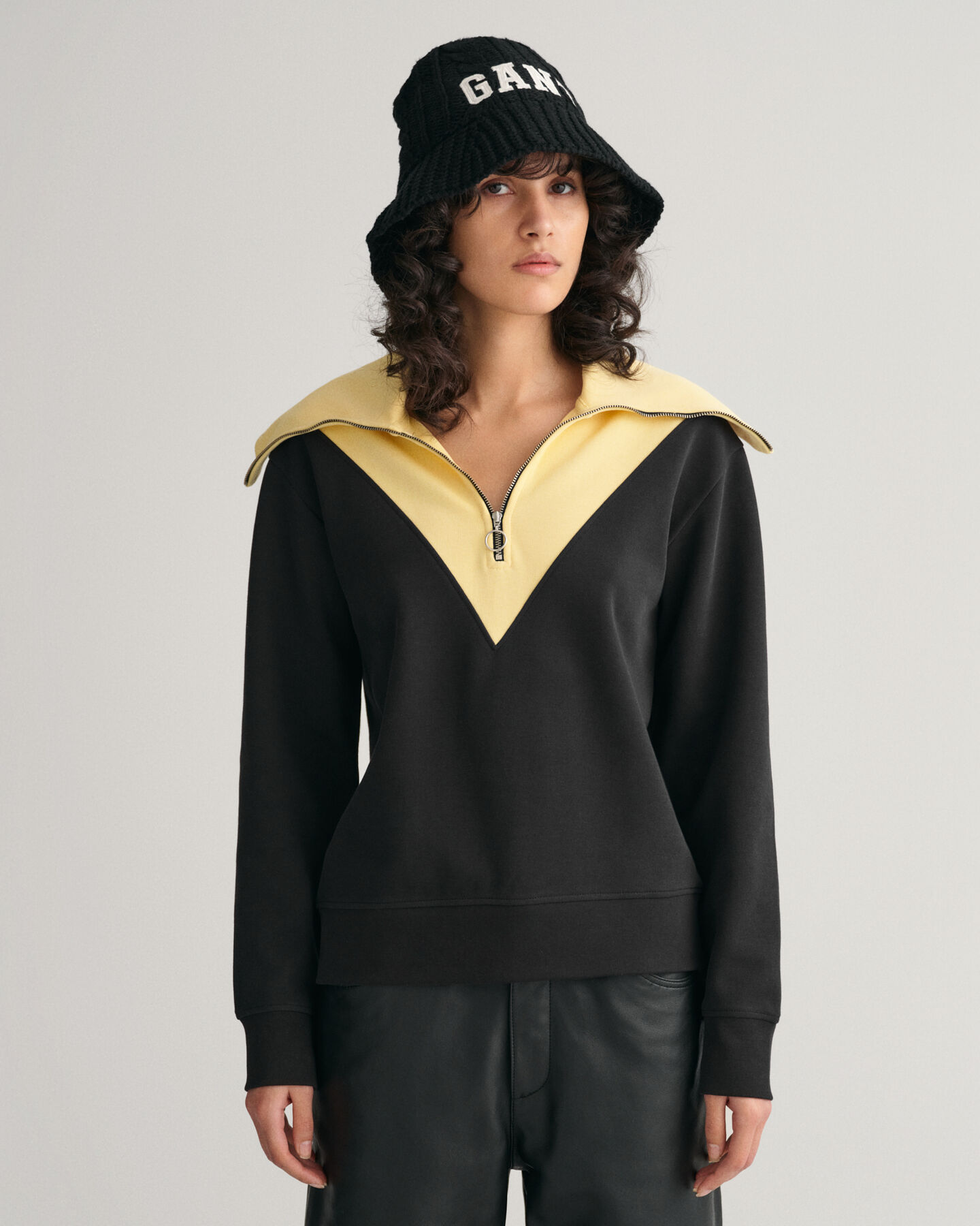 Sweat-shirt &agrave; demi-zip en colour-block