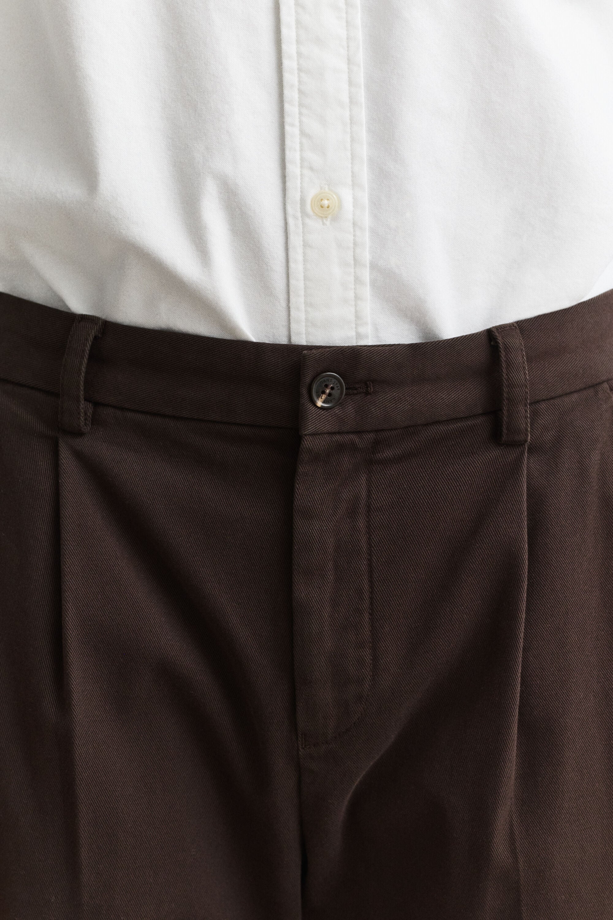 Pantalon chino ajusté
