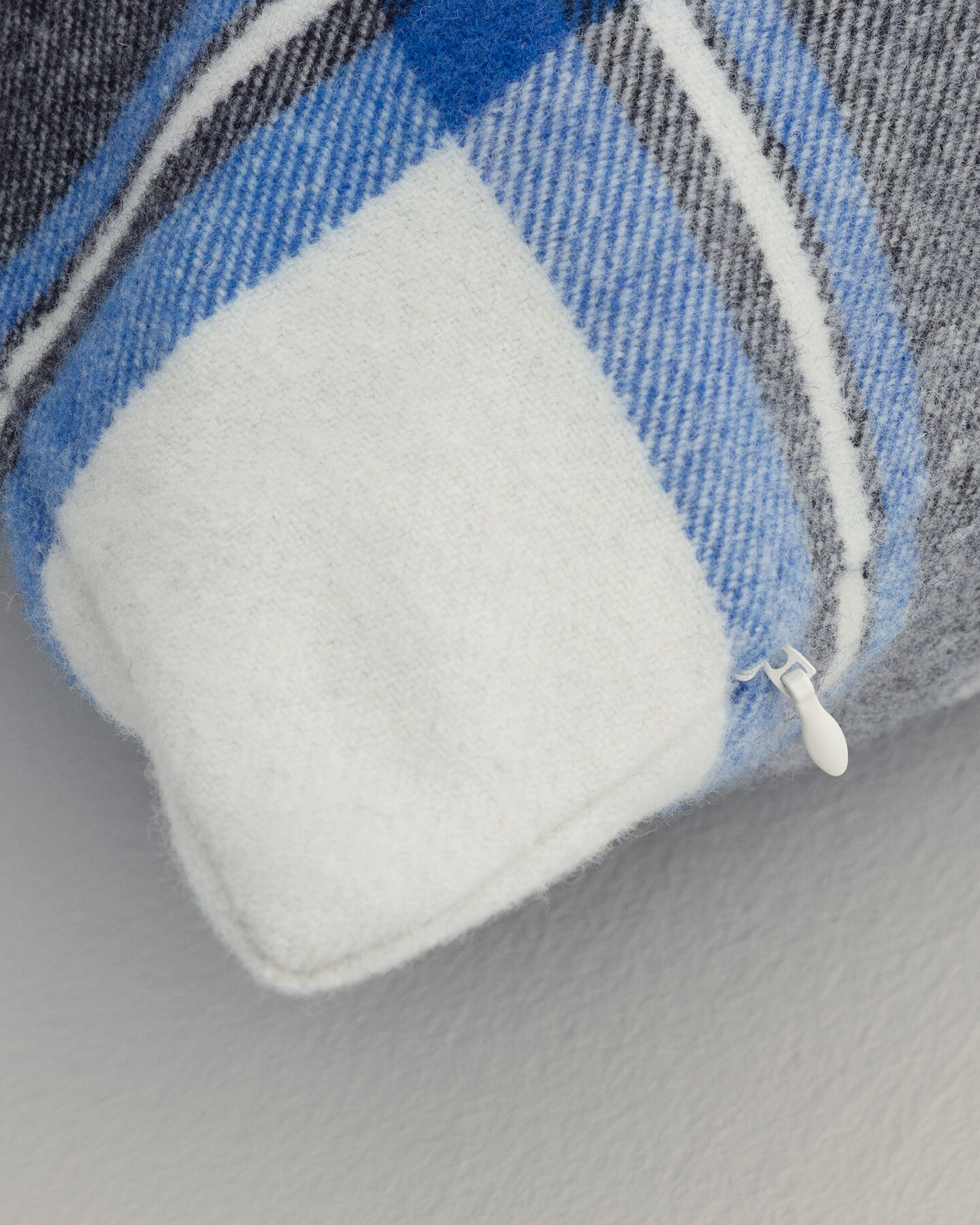 Housse de coussin à motif écossais