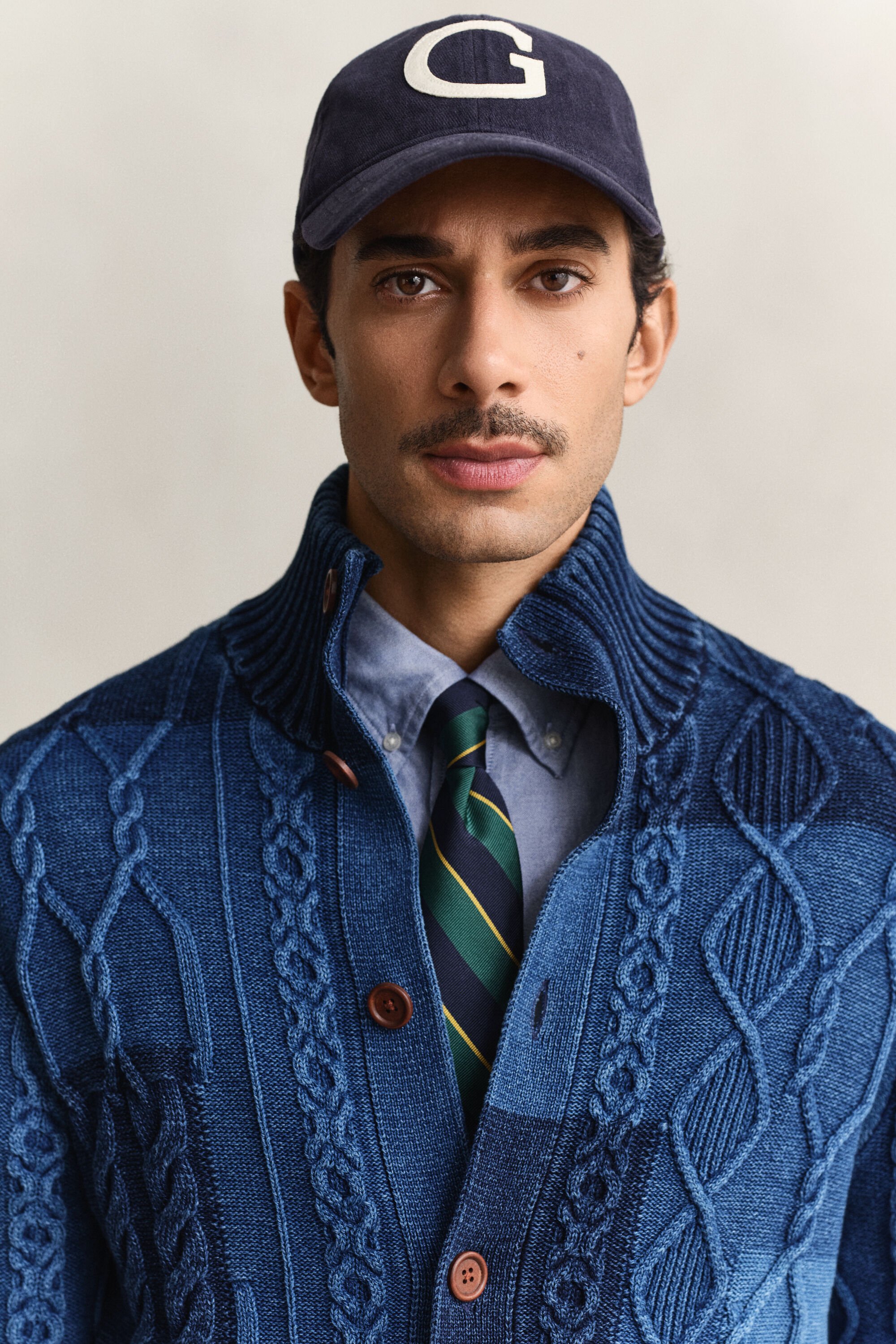 Cardigan en maille torsadée à motif patchwork