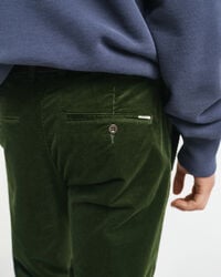 Pantalon chino slim fit en velours côtelé