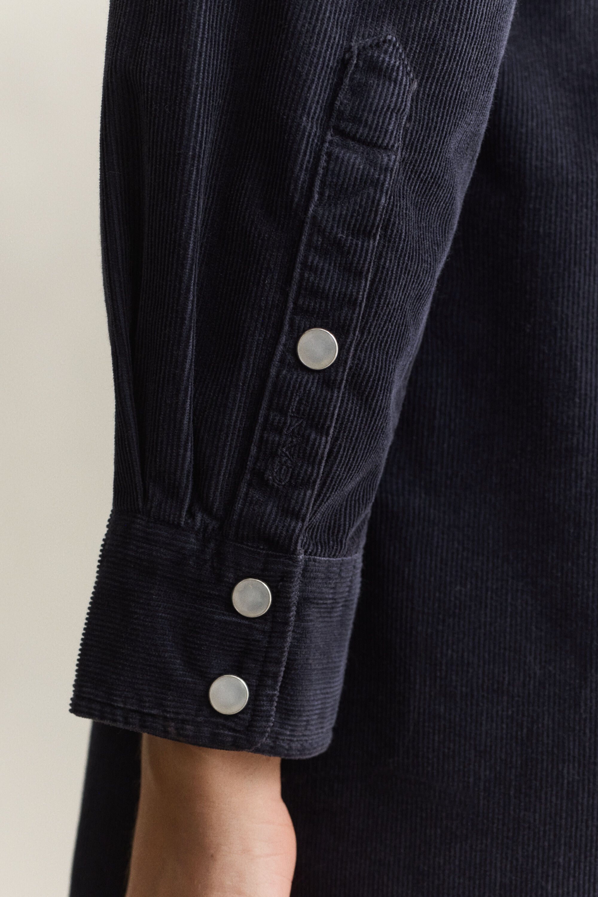 Robe-chemise en velours côtelé avec ceinture