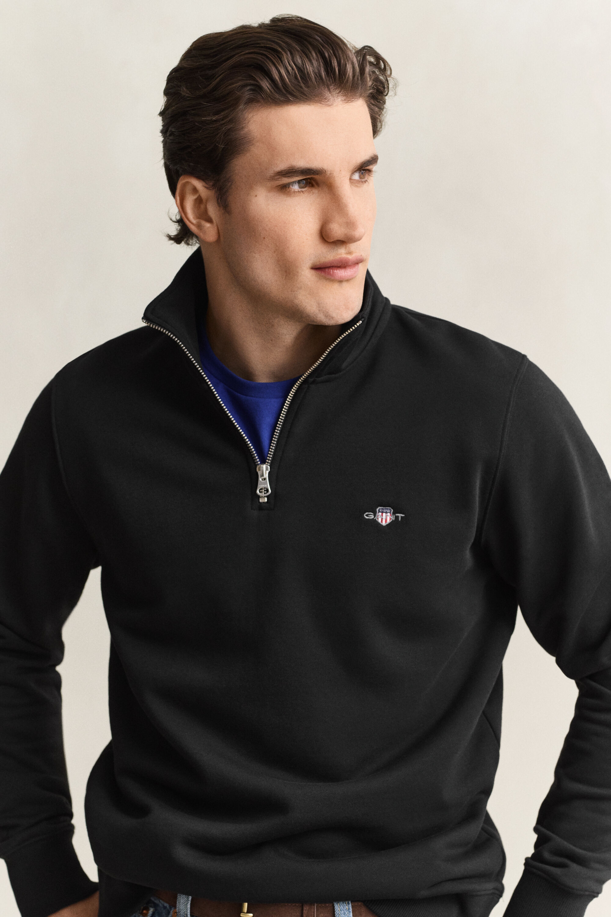 Sweat-shirt à demi-zip avec écusson