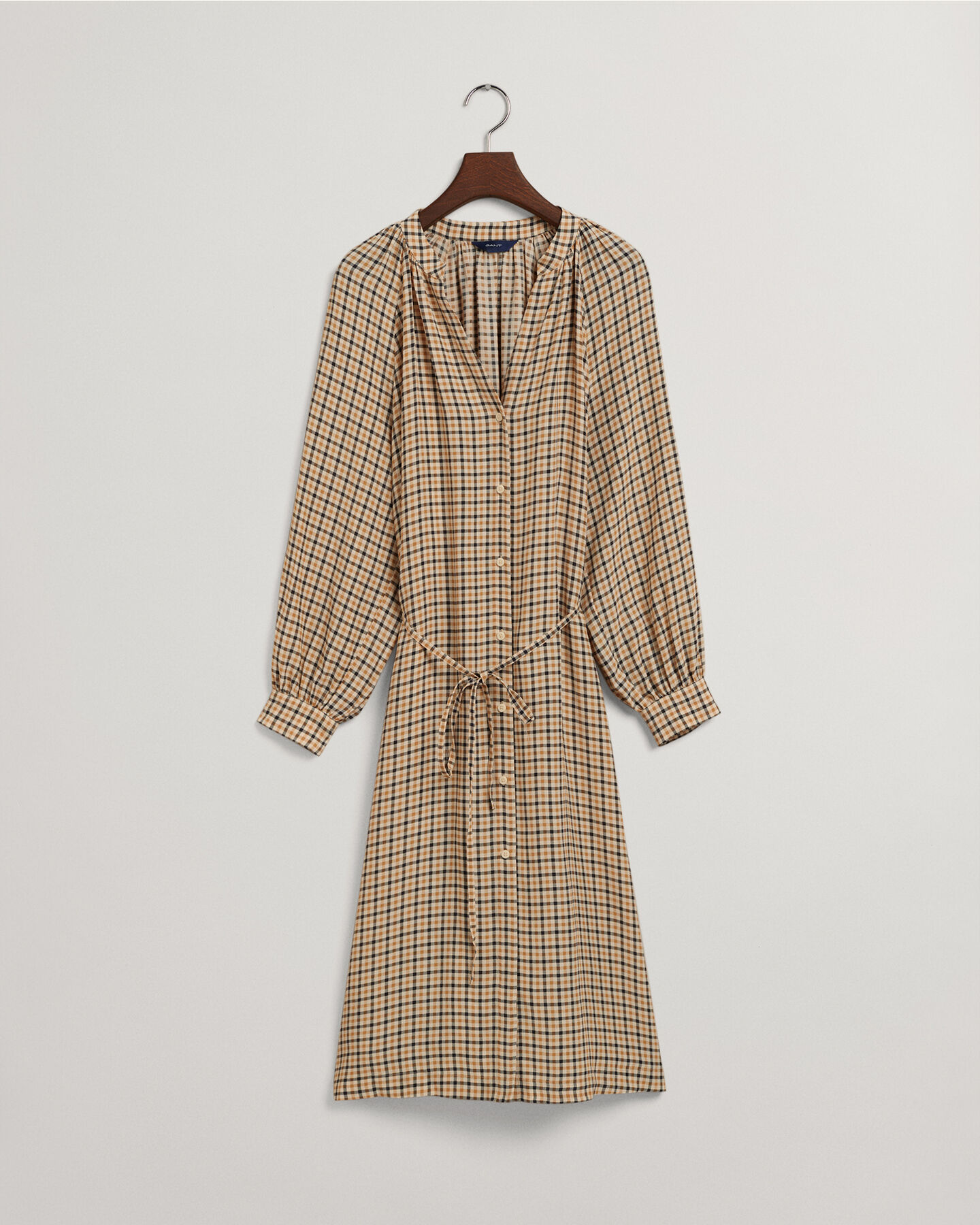 Robe-chemise &agrave; col droit et &agrave; carreaux