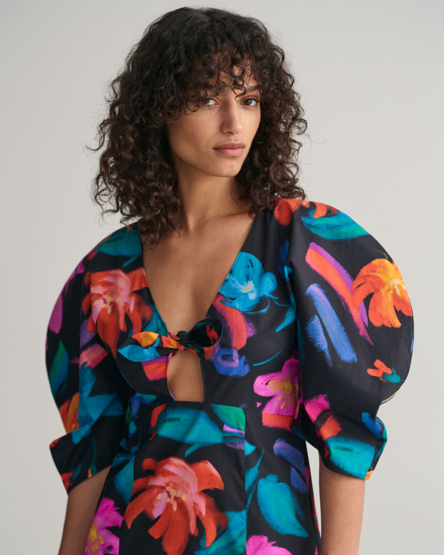 Robe &agrave; imprim&eacute; floral avec manches volumineuses