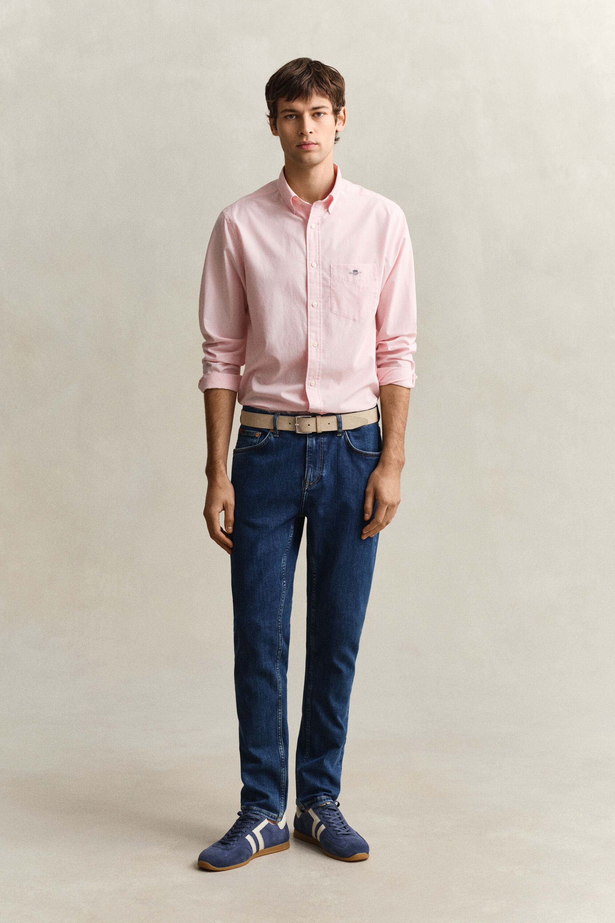 Jean coupe slim à délavage épuré