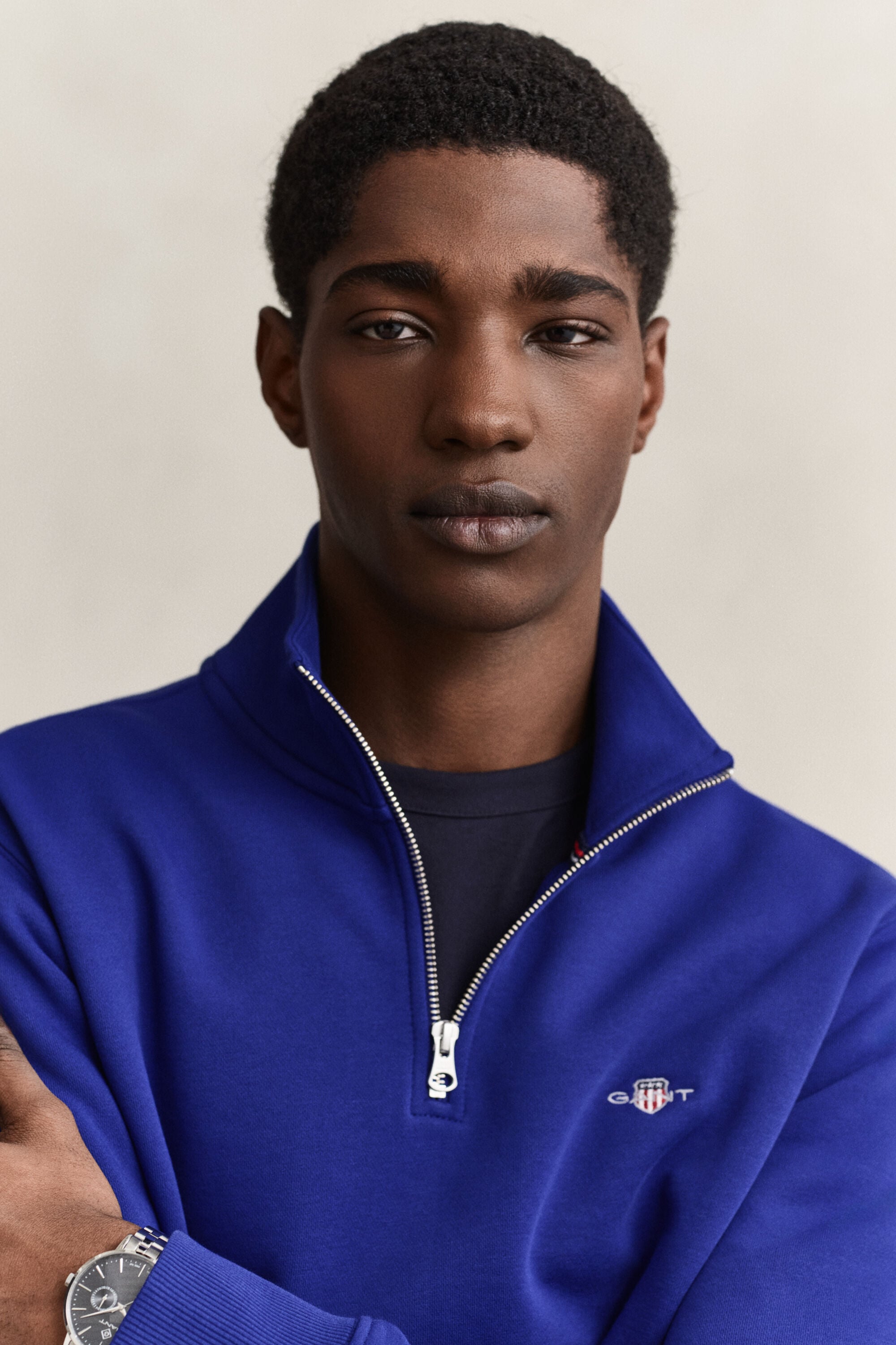 Sweat-shirt à demi-zip avec écusson