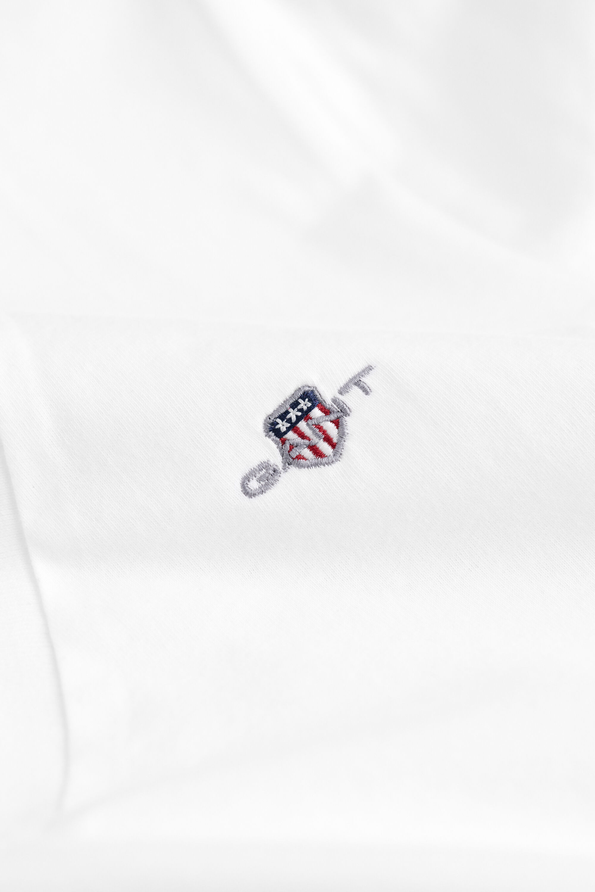 T-shirt col V avec écusson