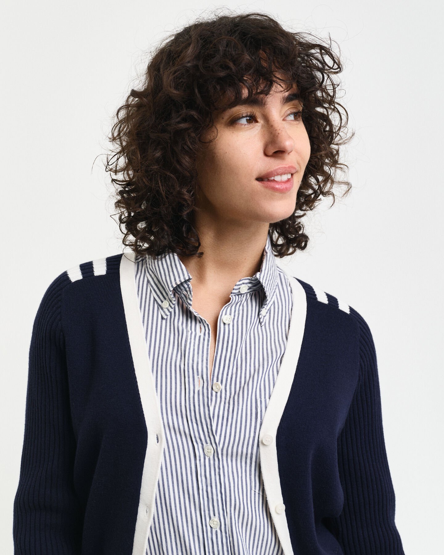 Cardigan col V avec finitions contrastantes