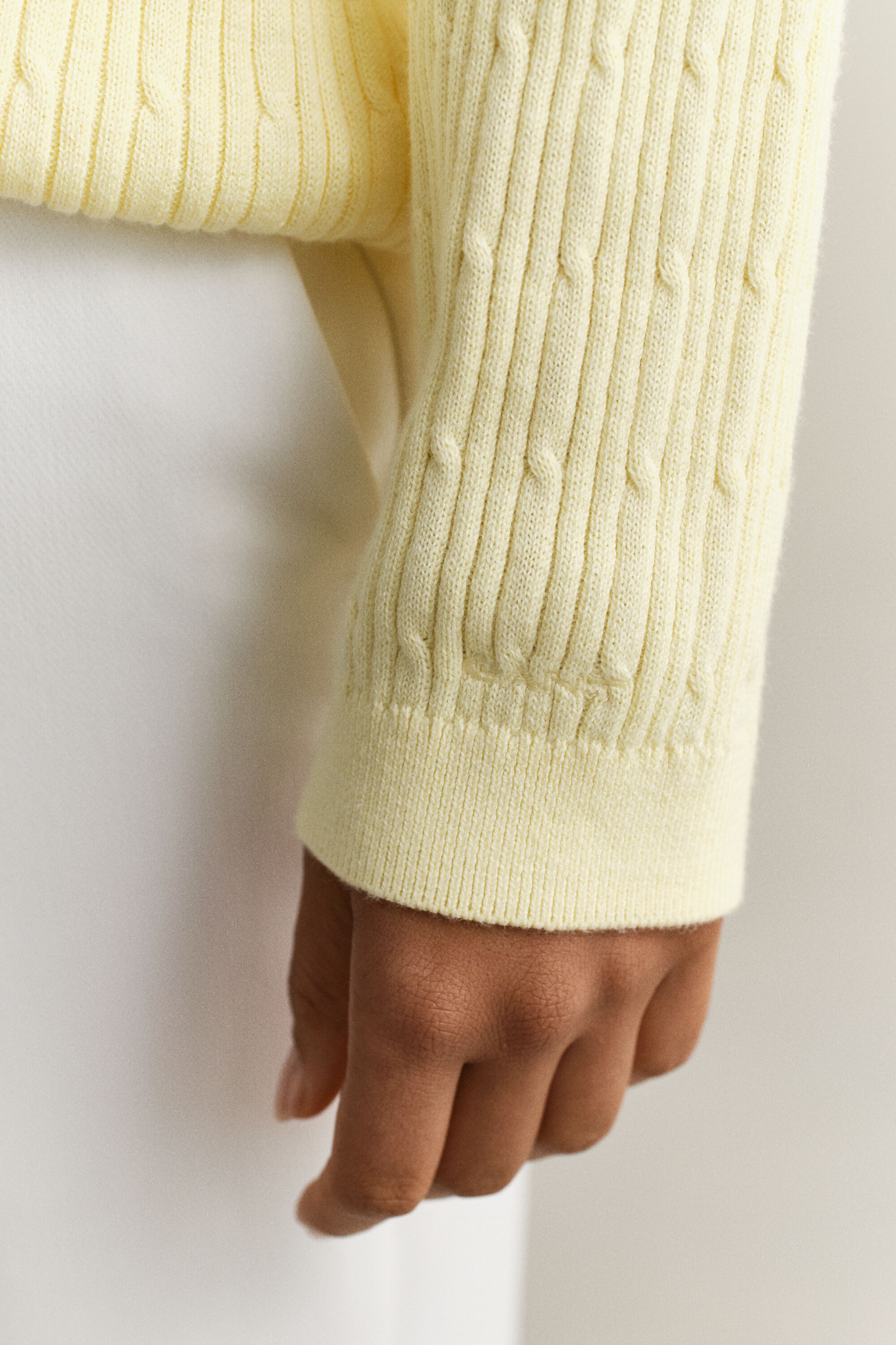 Pull col V en maille torsadée