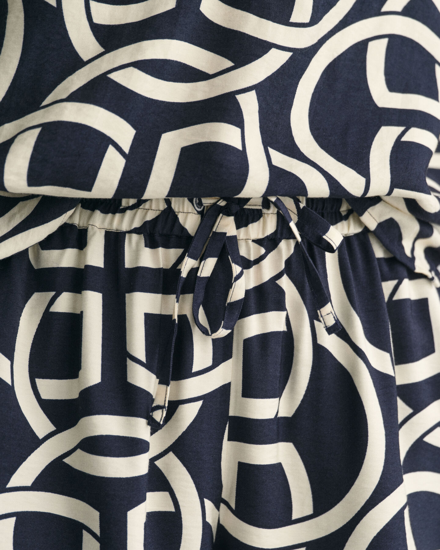 Short relaxed fit &agrave; imprim&eacute; Monogram Pull-On