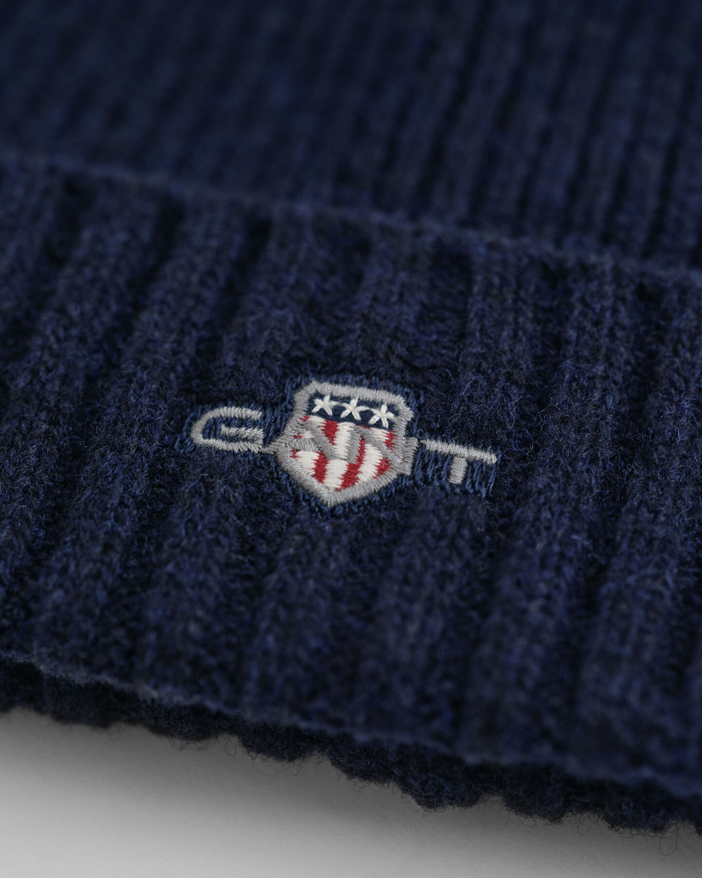 Bonnet en laine avec écusson