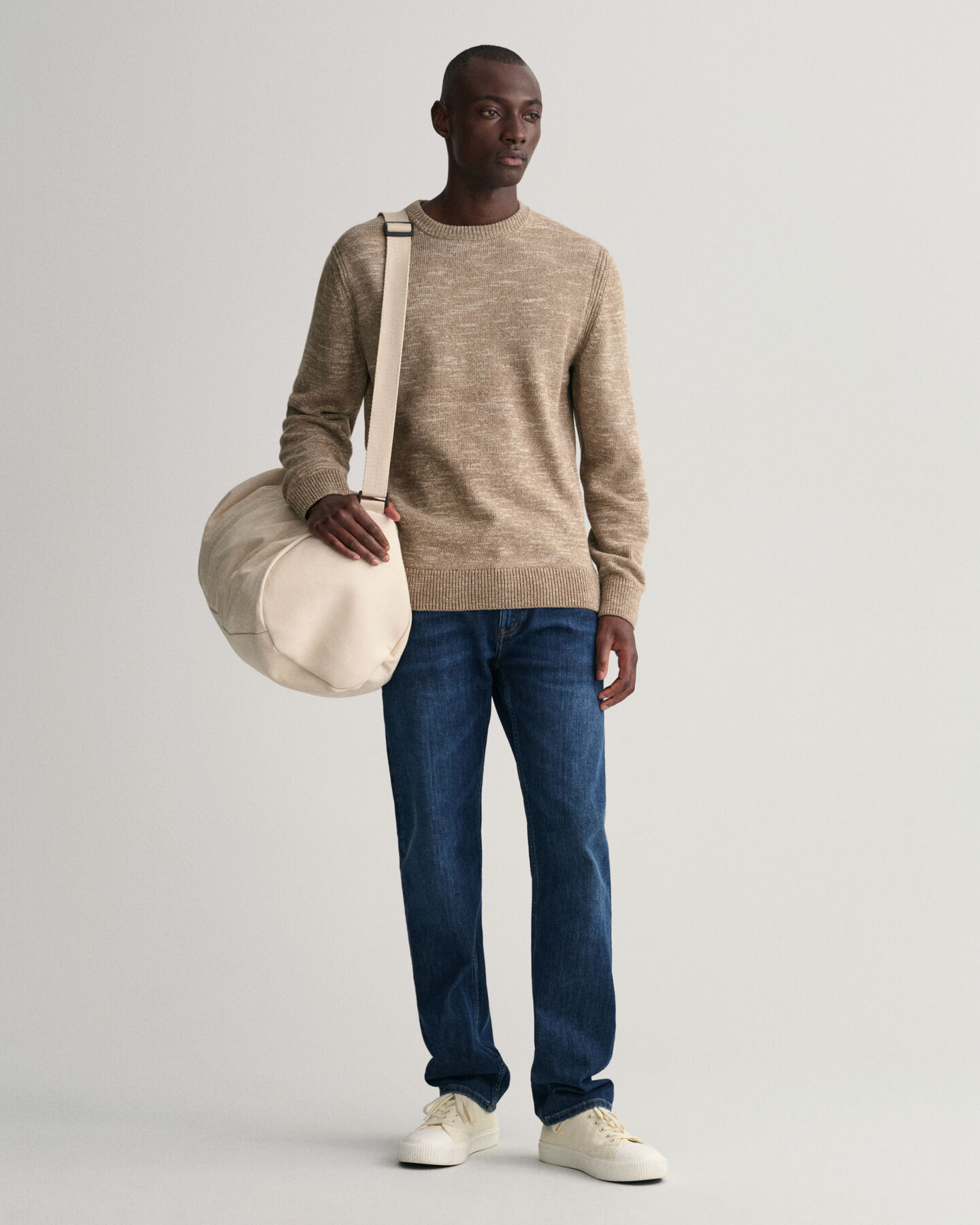 Pull ras du cou en fils torsad&eacute;s