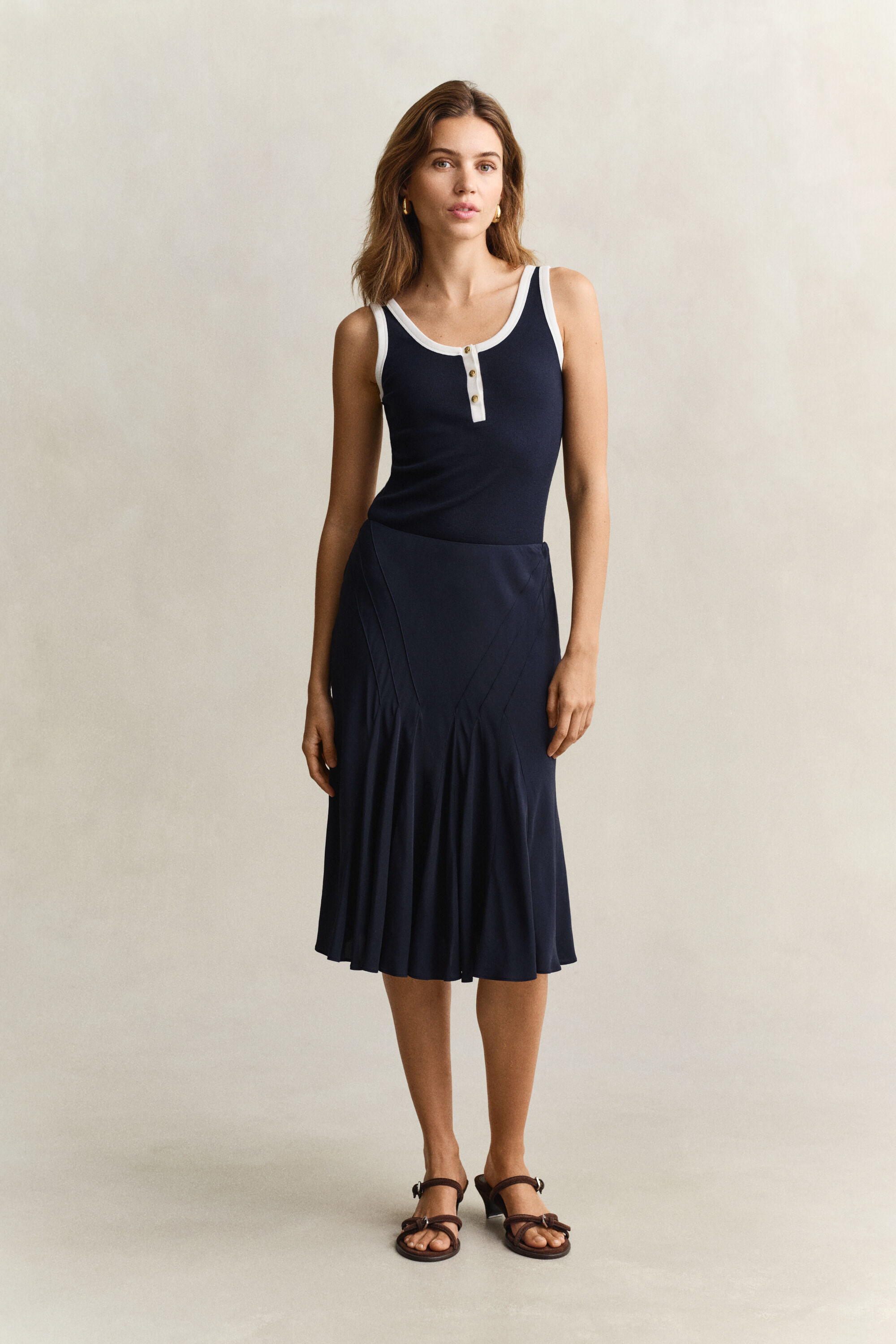 Jupe évasée coupée dans le biais