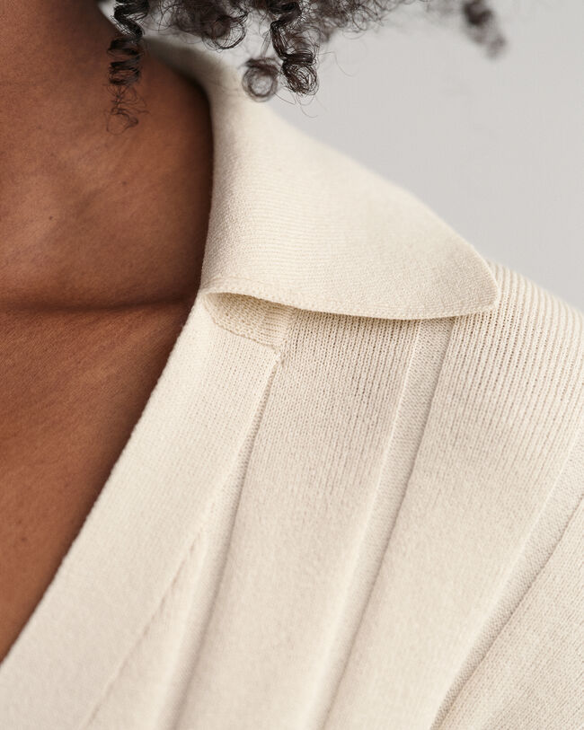 Pull en maille côtelée à col ouvert