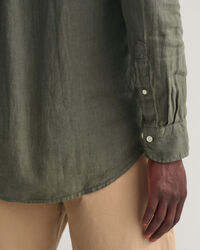 Chemise regular fit en lin teint en pi&egrave;ce