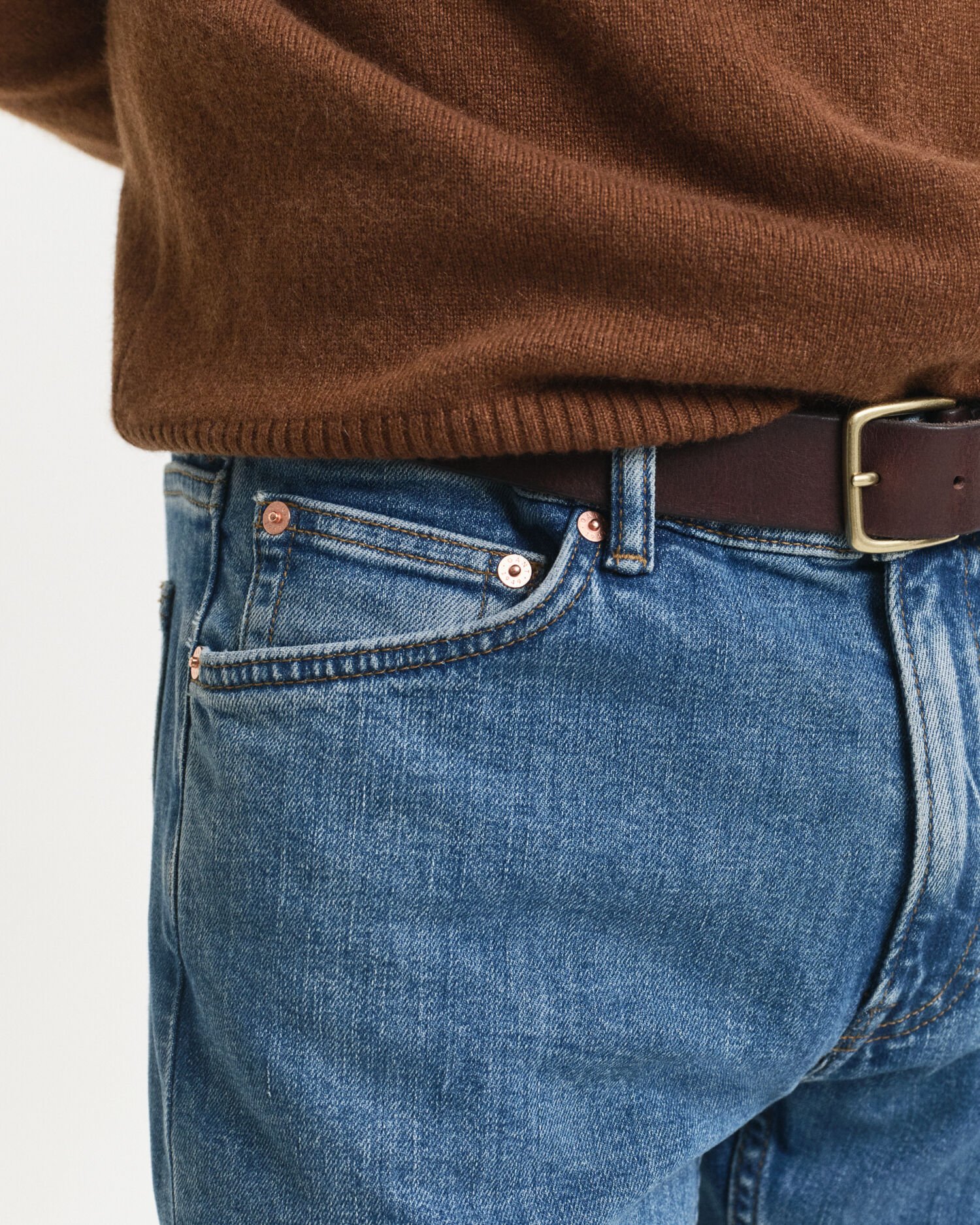 Jean regular fit à délavage épuré