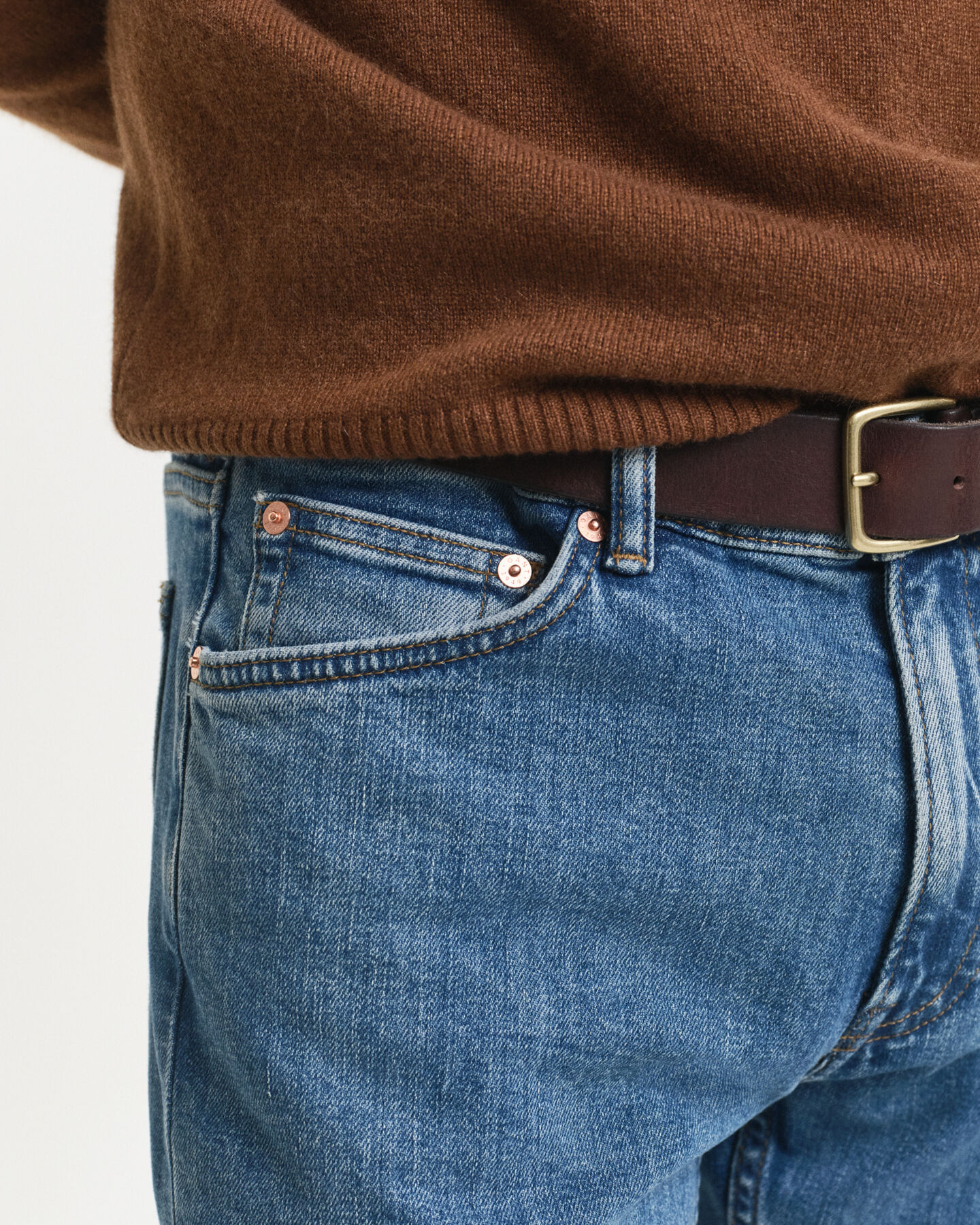 Jean regular fit à délavage épuré