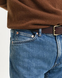 Jean regular fit à délavage épuré