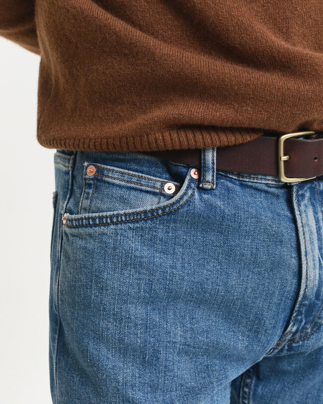 Jean regular fit à délavage épuré