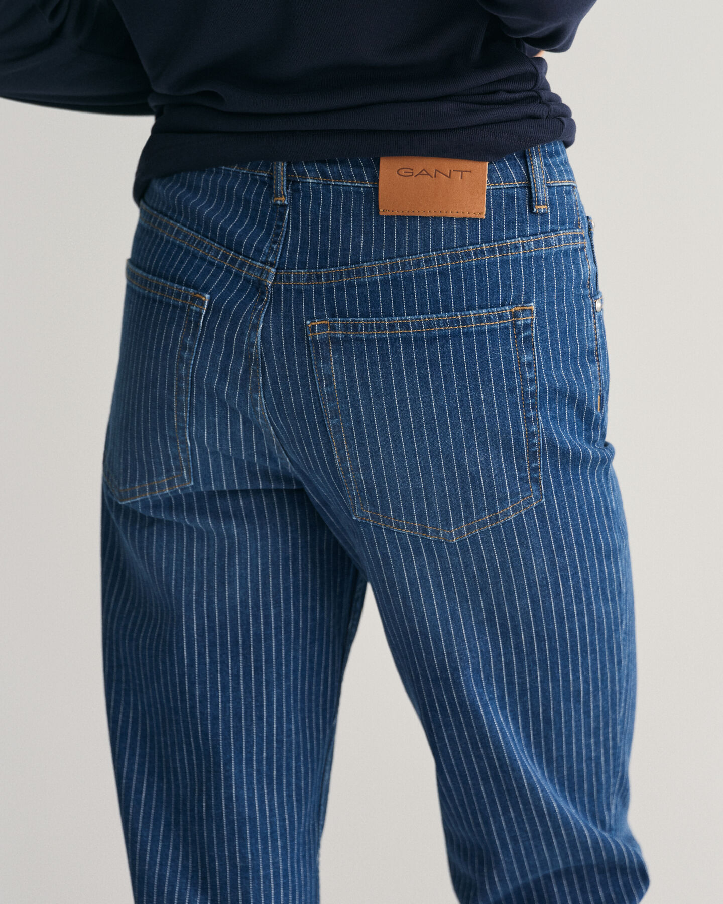 Jean court à jambes droites et rayures