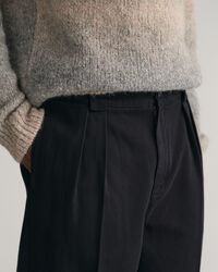 Pantalon chino en sergé plissé