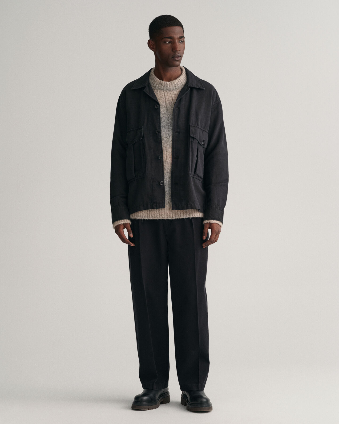 Pantalon chino en sergé plissé