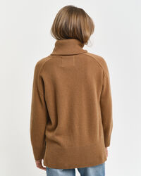 Pull col roulé avec finitions à chevrons