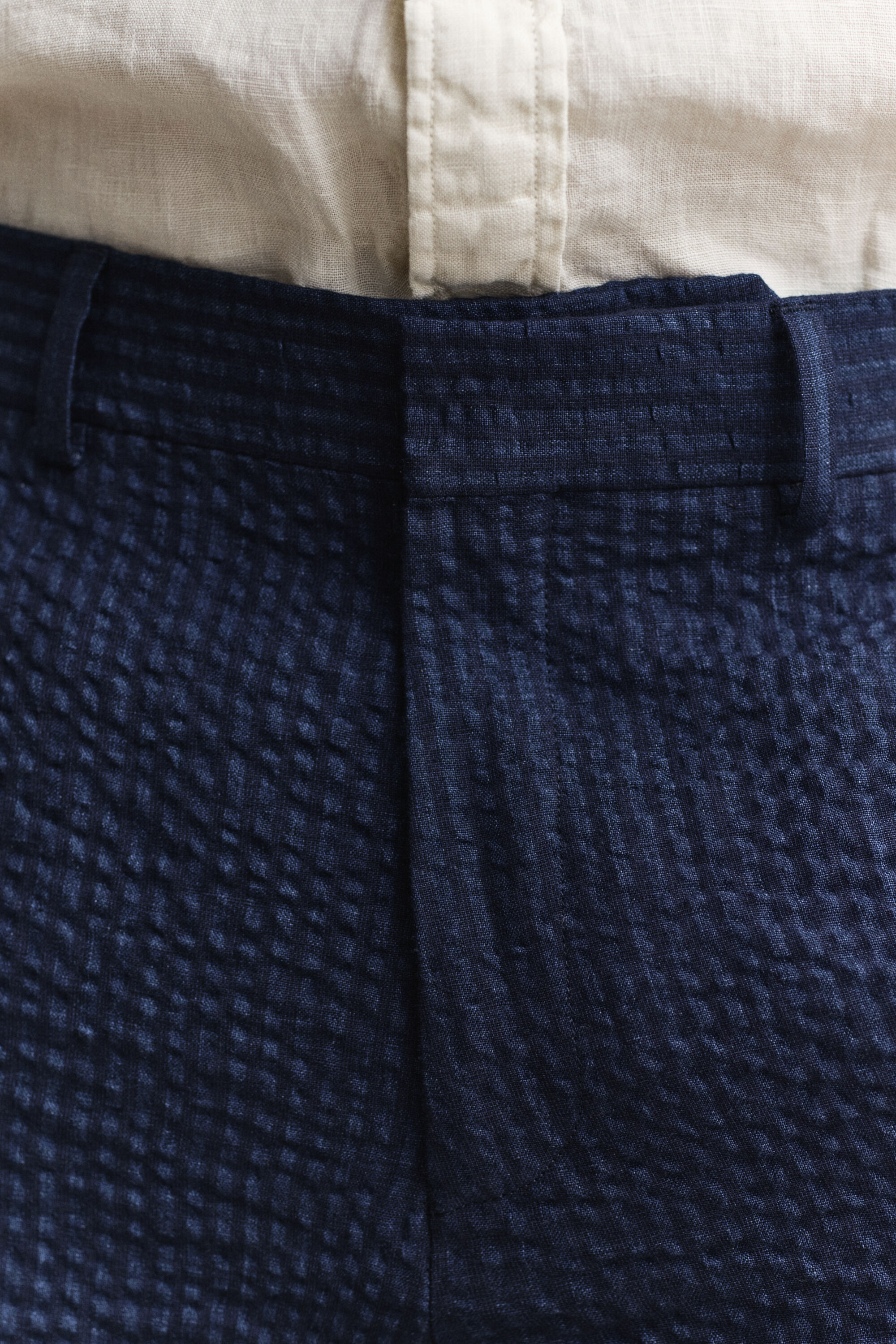 Pantalon de costume en seersucker indigo