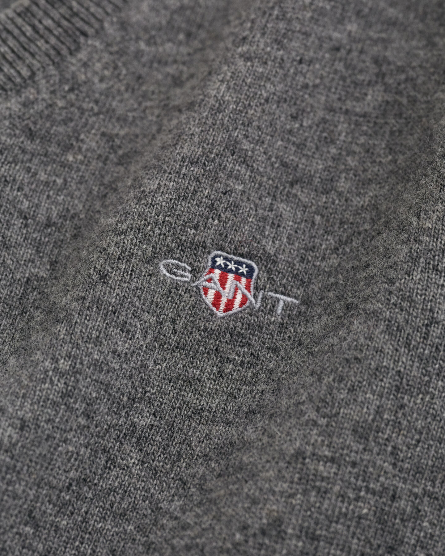 Pull col V en laine d'agneau ultrafine