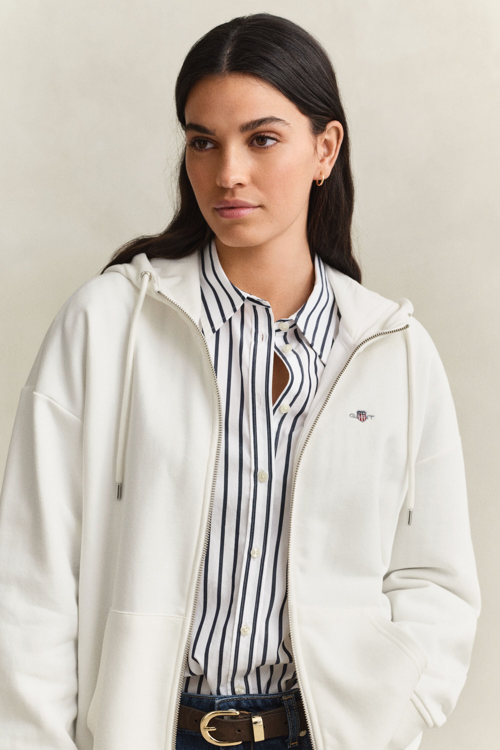 Sweat à capuche zippé avec écusson